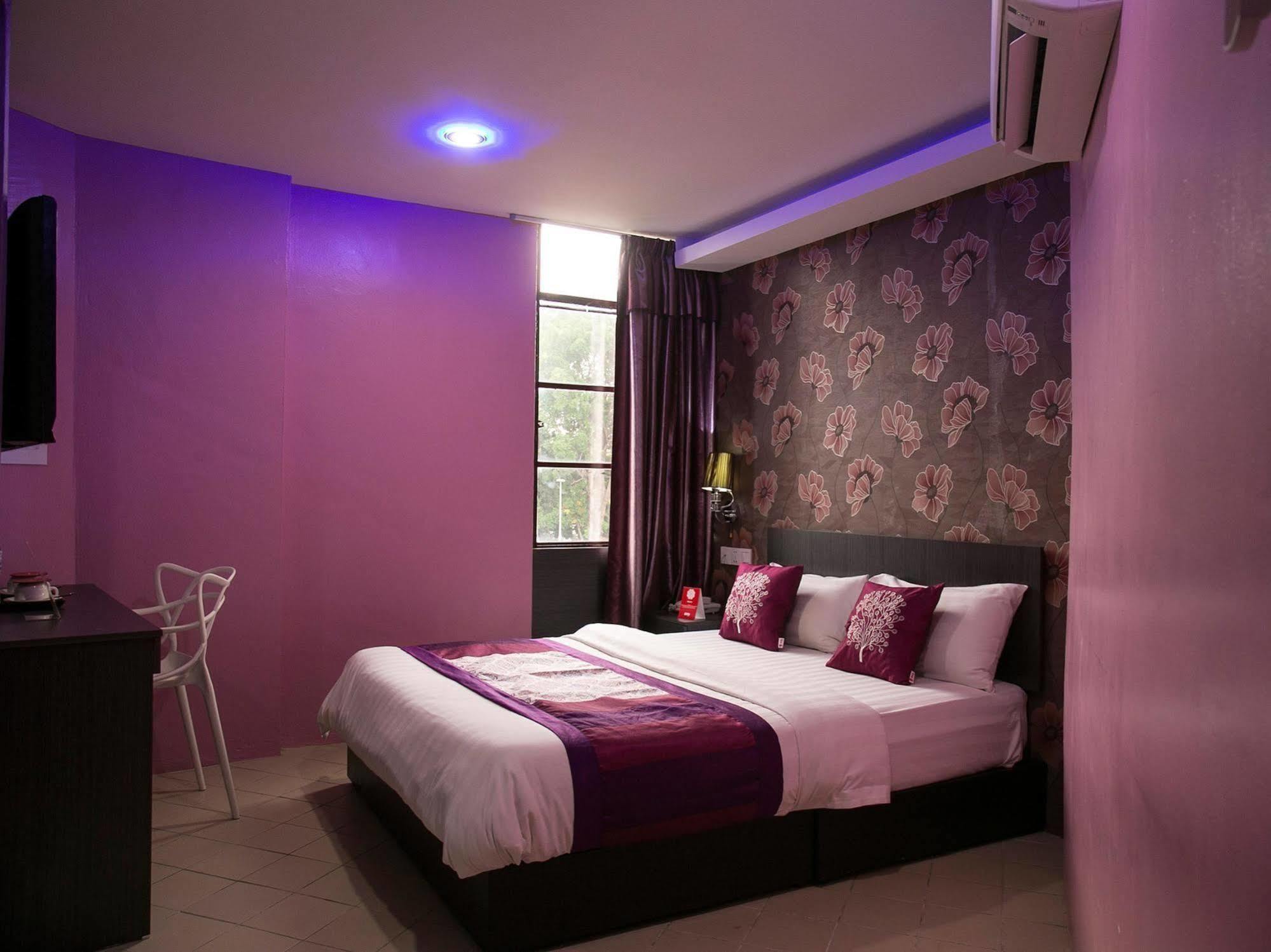 Oyo 176 Hotel Q Inn Petaling Jaya Exterior photo