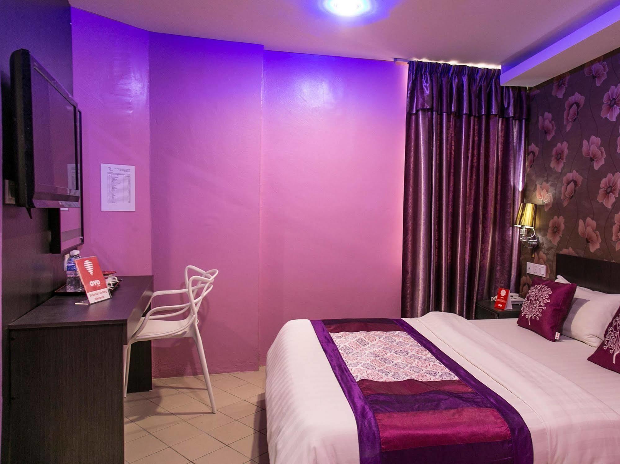 Oyo 176 Hotel Q Inn Petaling Jaya Exterior photo